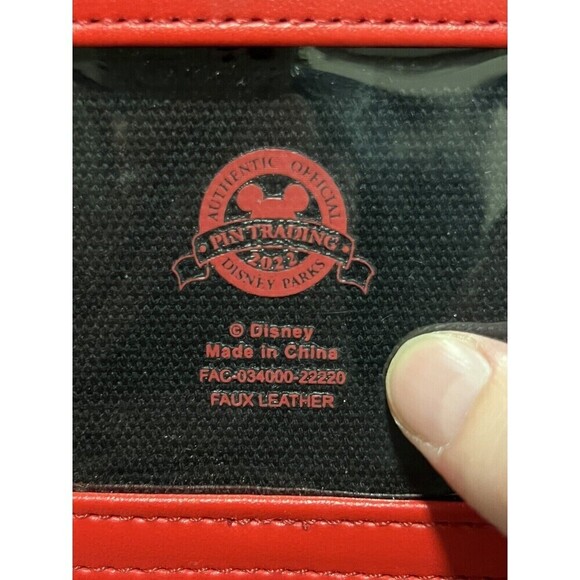 2023 Disney Parks Minnie Mouse Bows Allover ID Card Holder & Lanyard - Picture 3 of 5